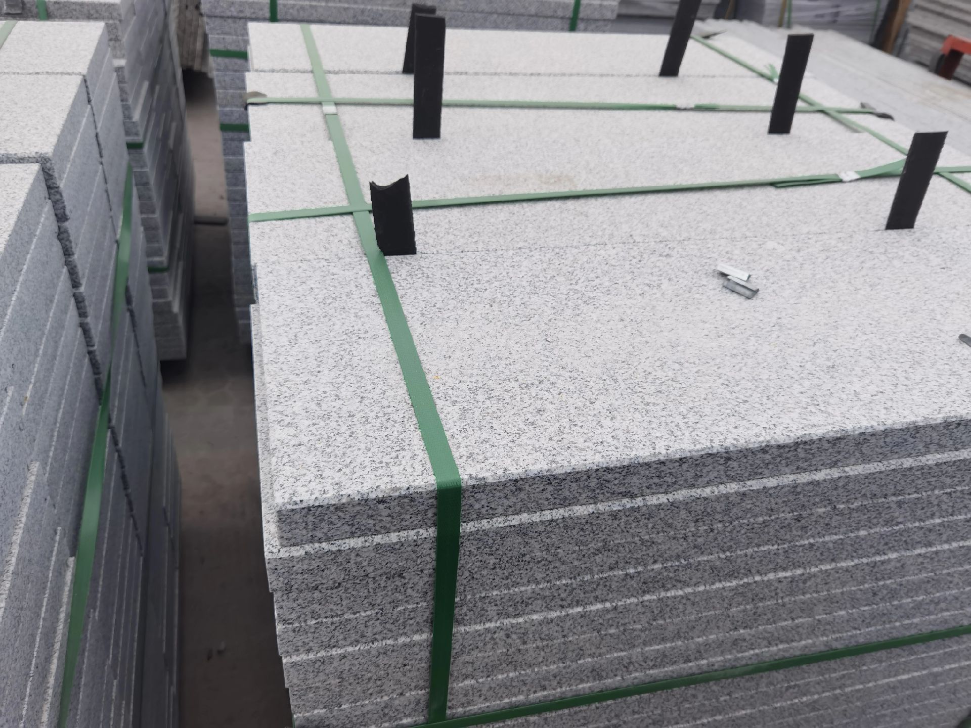 珍珠花石材廠家批發天然石材路沿石供應(圖2)